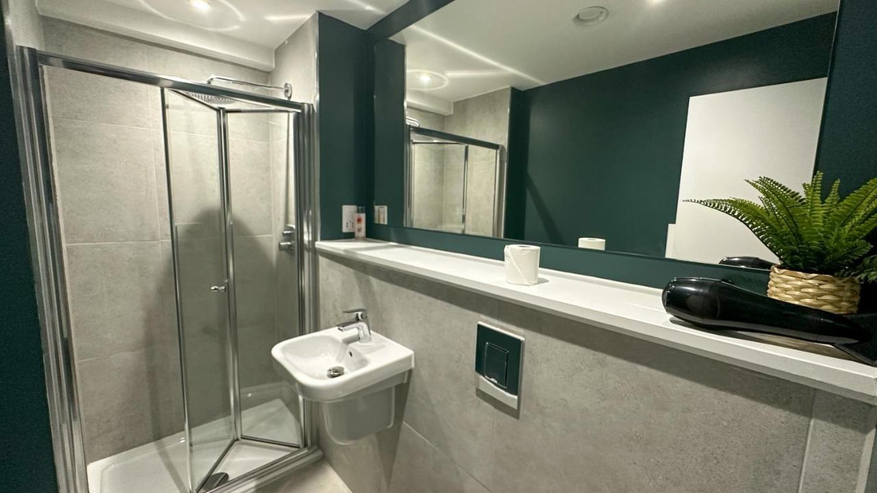 Lux Livin' Apartments - Luxury 2 Bed Apartment With Sky Garden Manchester Bagian luar foto