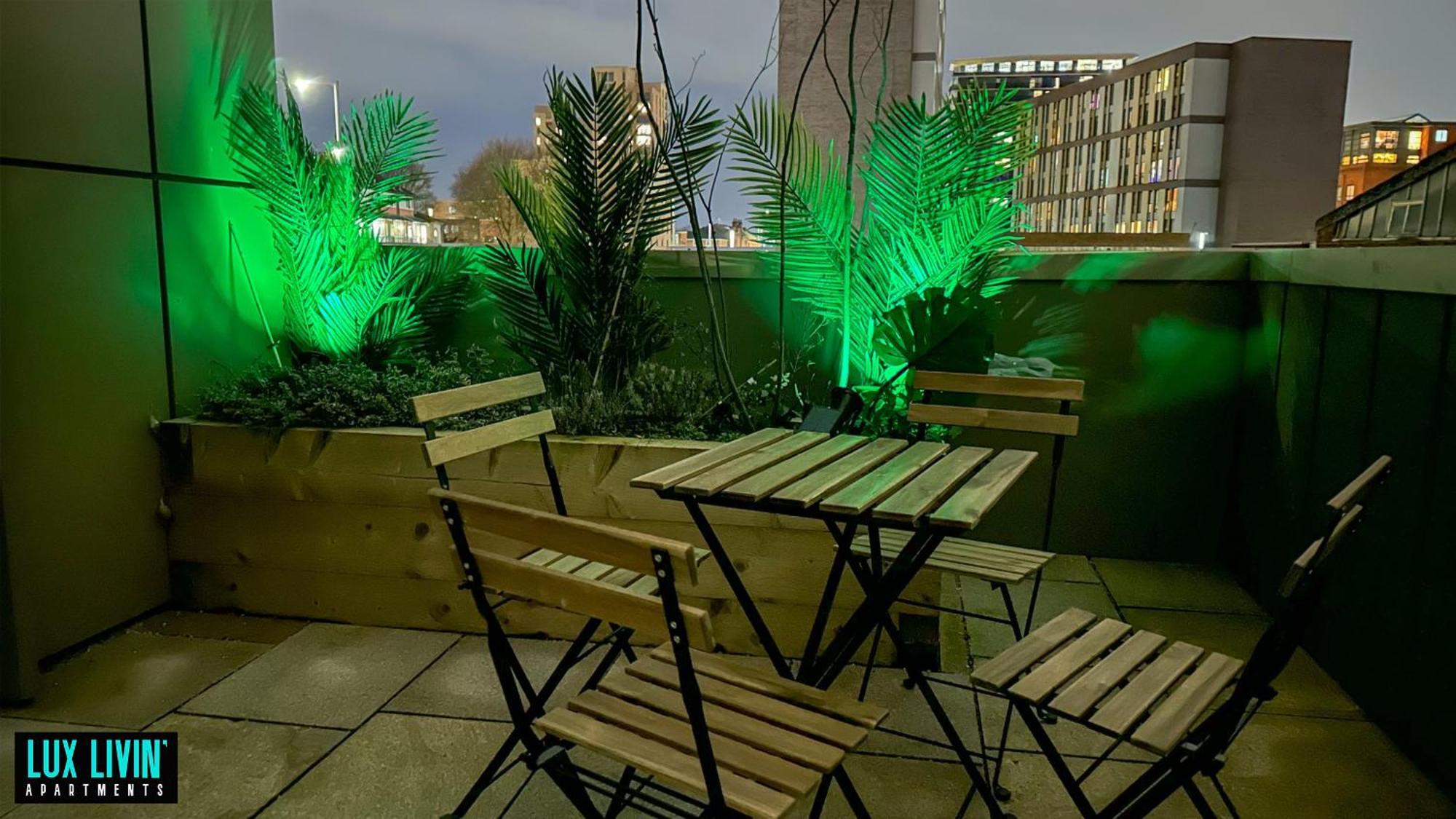 Lux Livin' Apartments - Luxury 2 Bed Apartment With Sky Garden Manchester Ruang foto