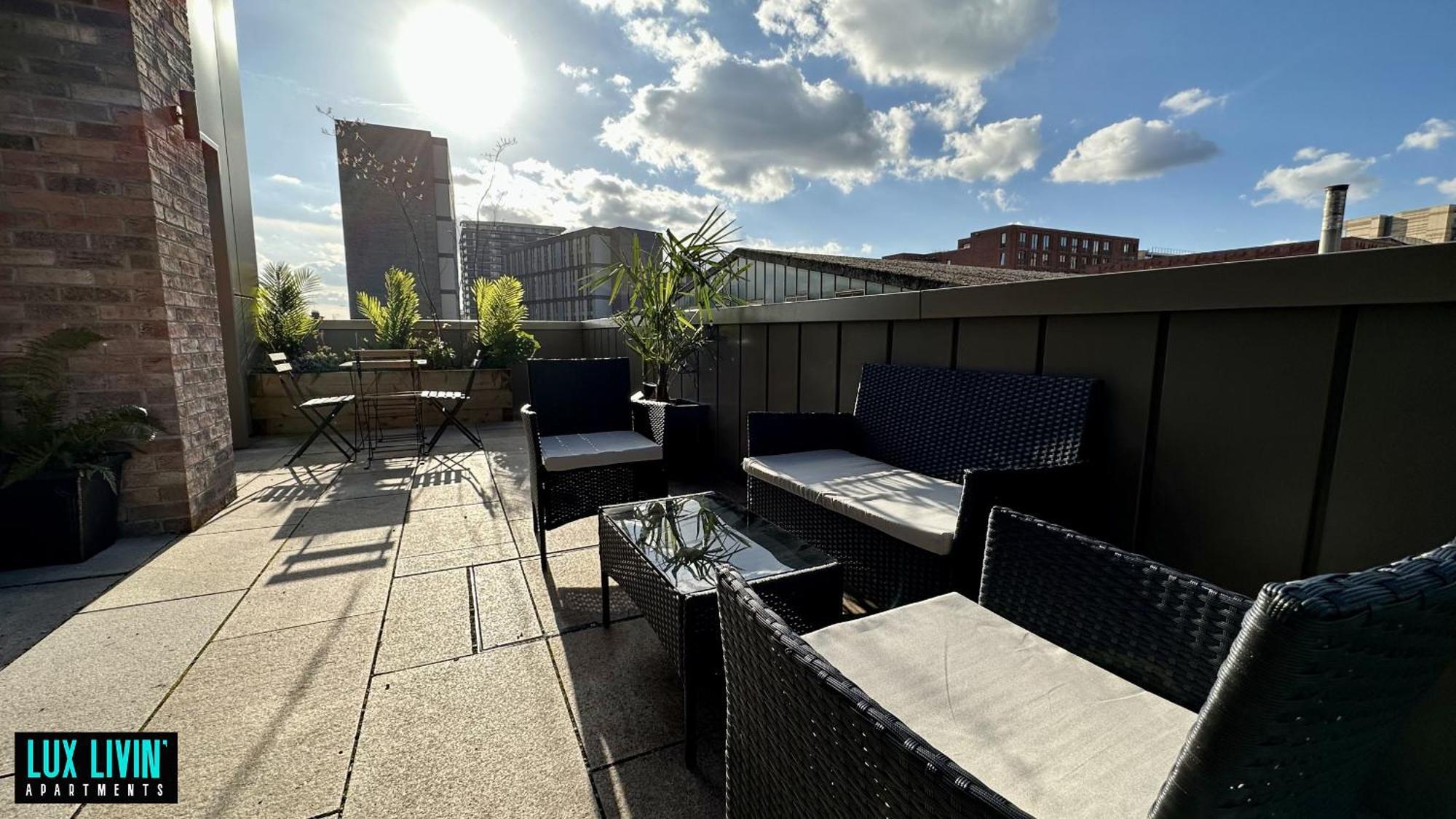 Lux Livin' Apartments - Luxury 2 Bed Apartment With Sky Garden Manchester Ruang foto