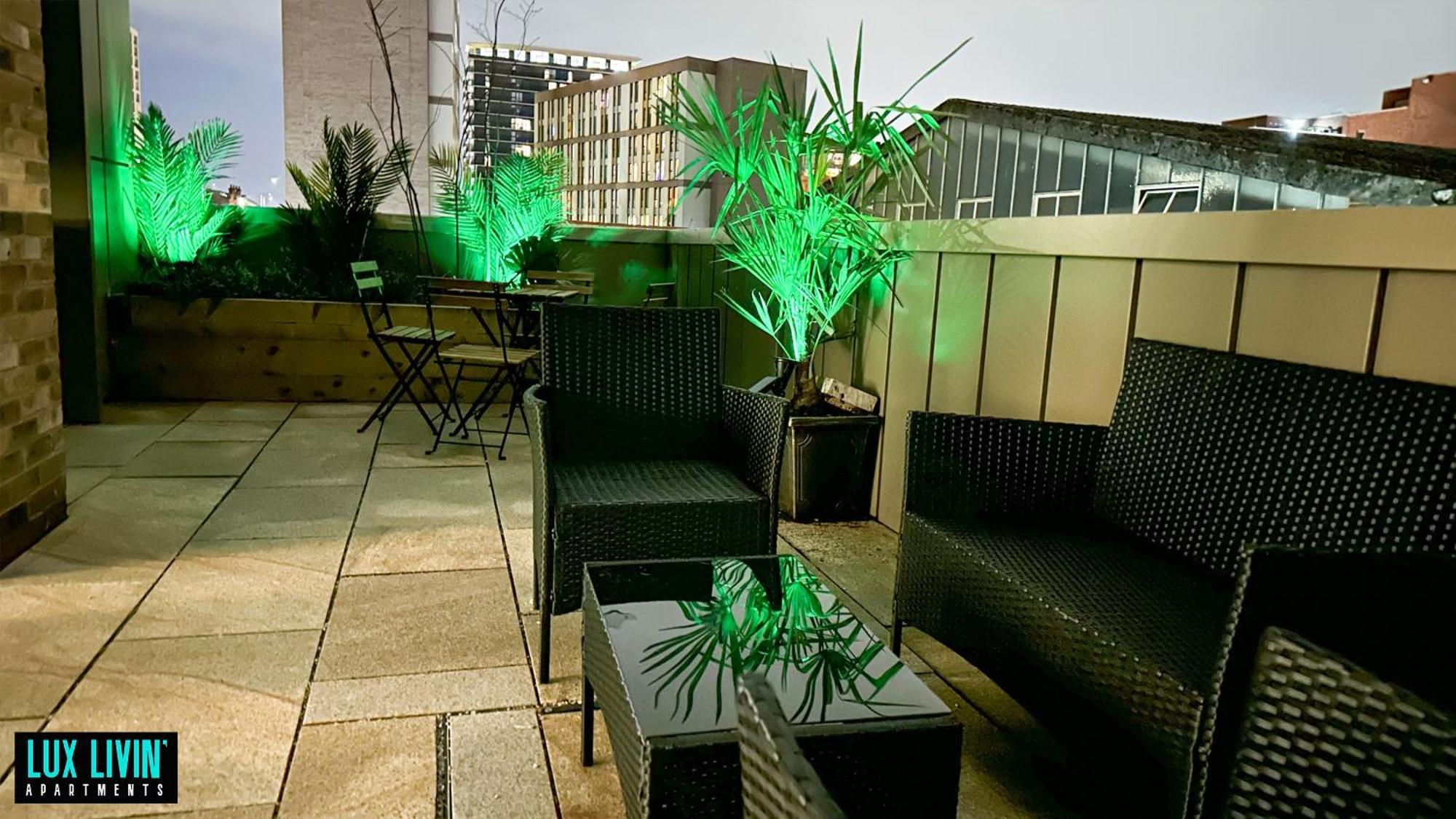 Lux Livin' Apartments - Luxury 2 Bed Apartment With Sky Garden Manchester Ruang foto