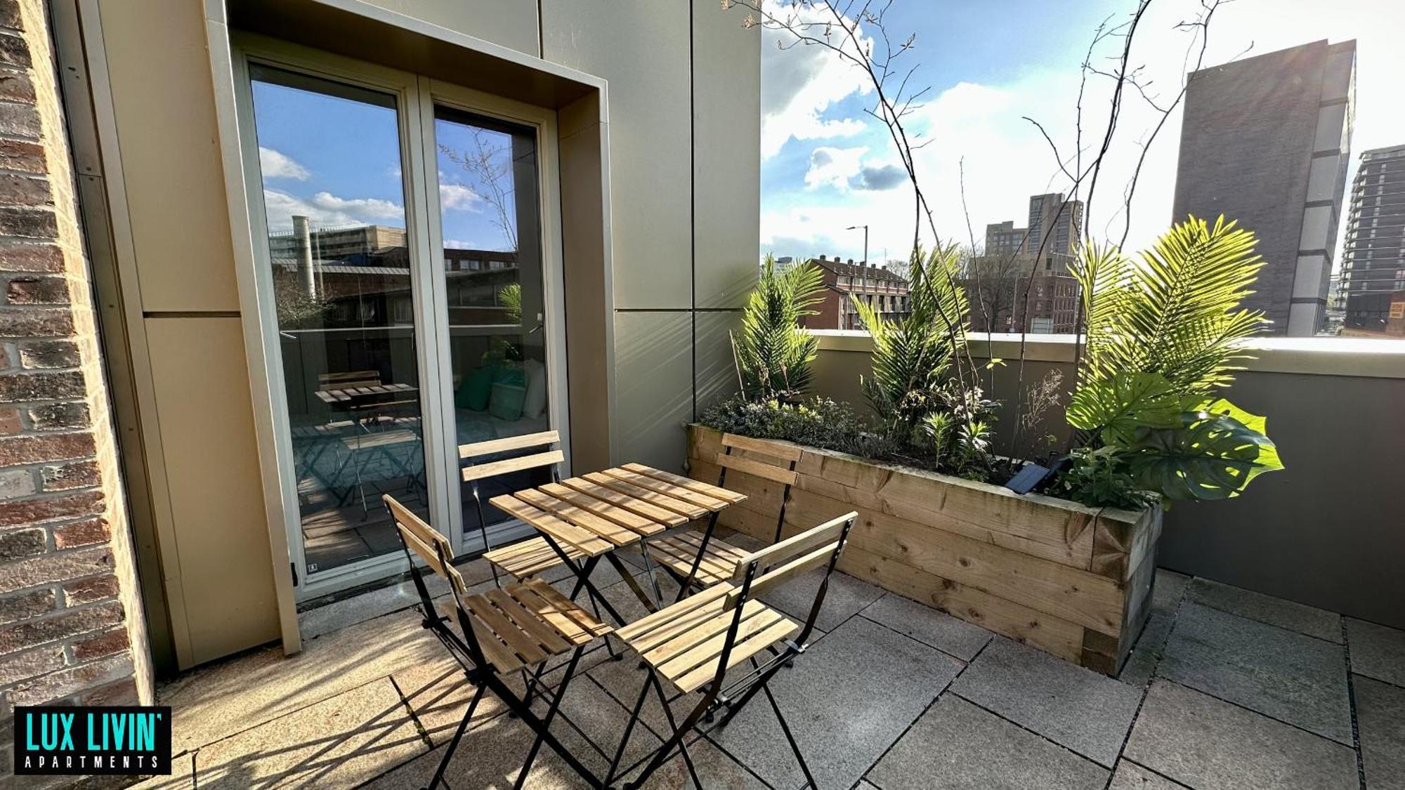 Lux Livin' Apartments - Luxury 2 Bed Apartment With Sky Garden Manchester Ruang foto